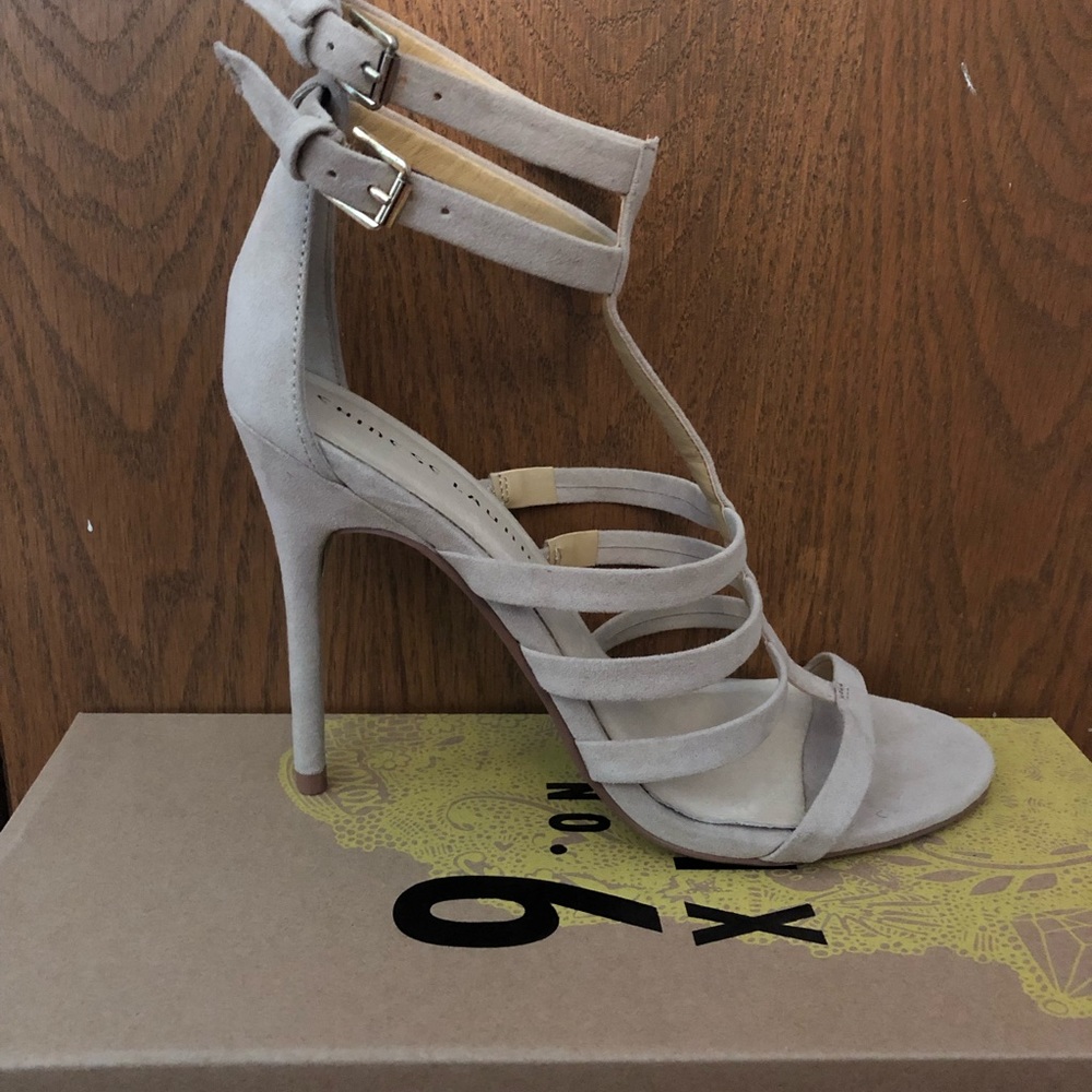 ๐ฟHP๐ฟ NWOT Chinese Laundry Lacy Sand Suede Heels - Picture 5 of 7